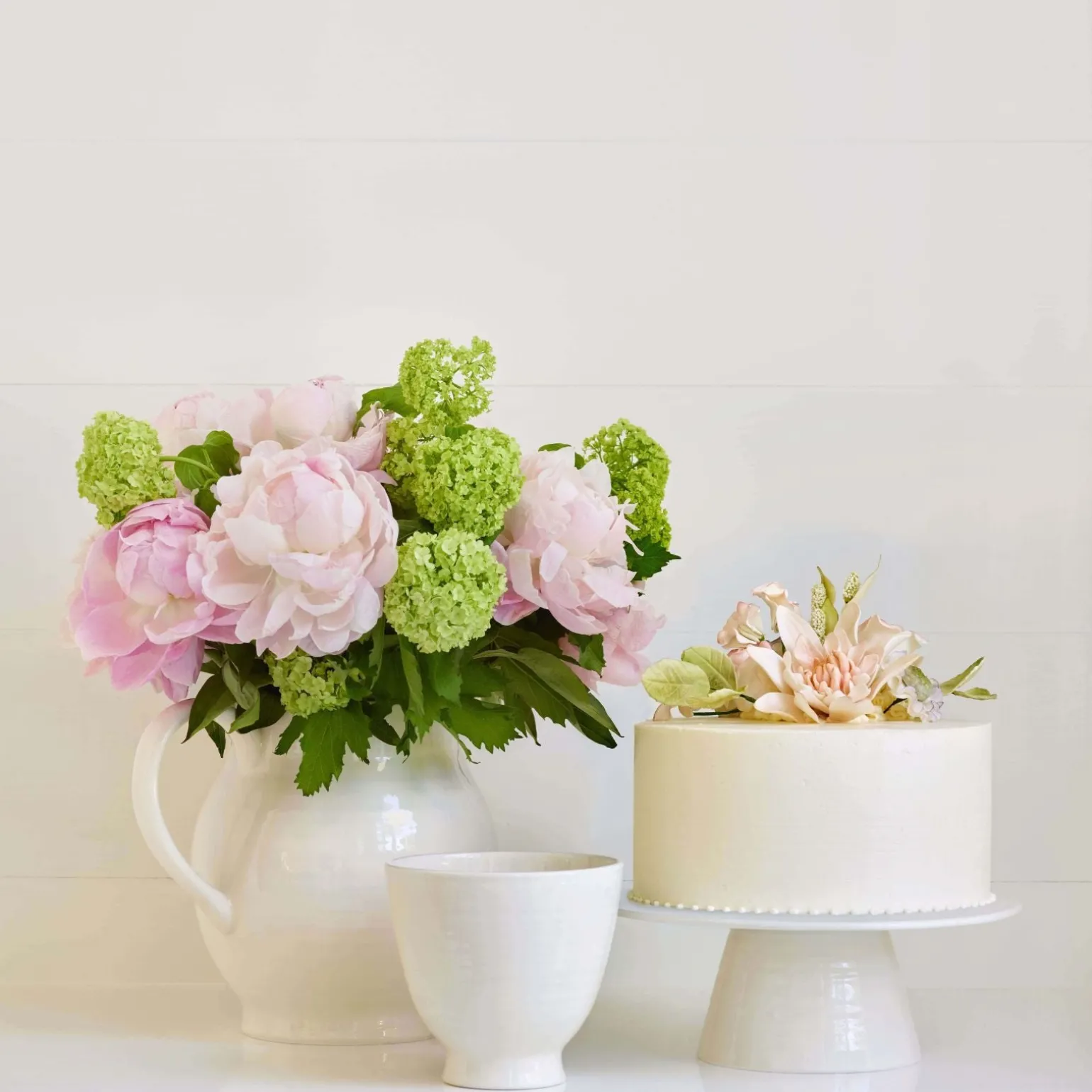allette_serving_stand_med_1.webp Allette Serving Stand Medium
