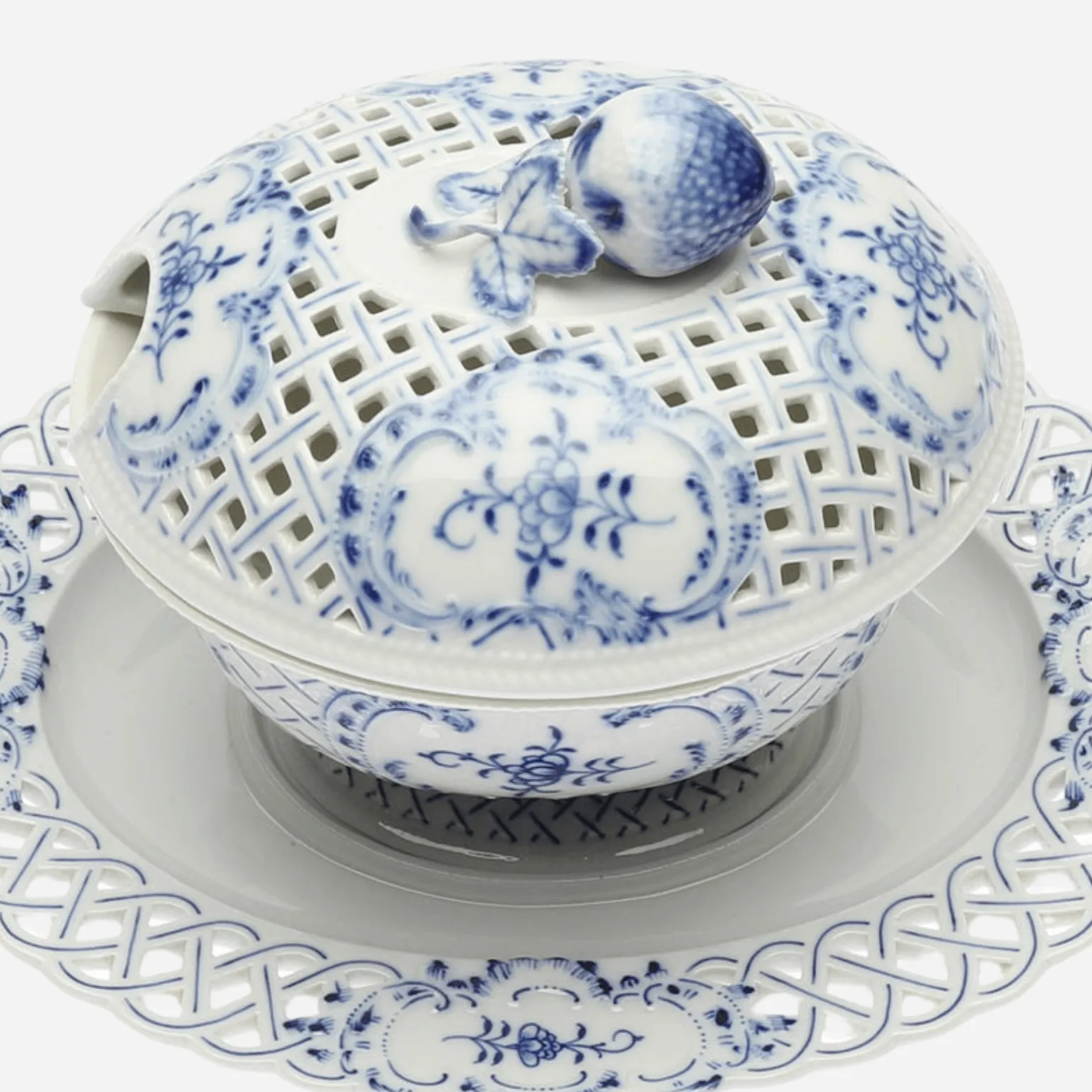 antique_meissen_fruit_tur_1.webp Antique Meissen Fruit Tureen