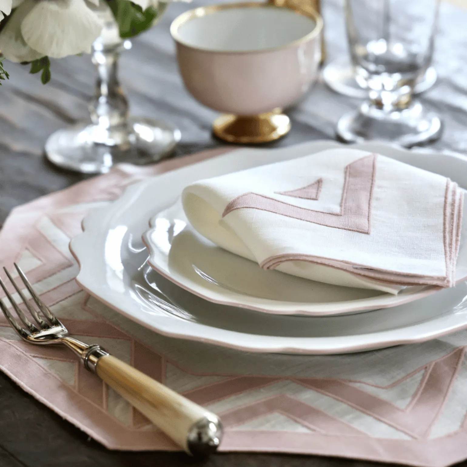 belvedere_soft_pink_rim_d_2.webp Belvedere Soft Pink Rim Dinner Plate