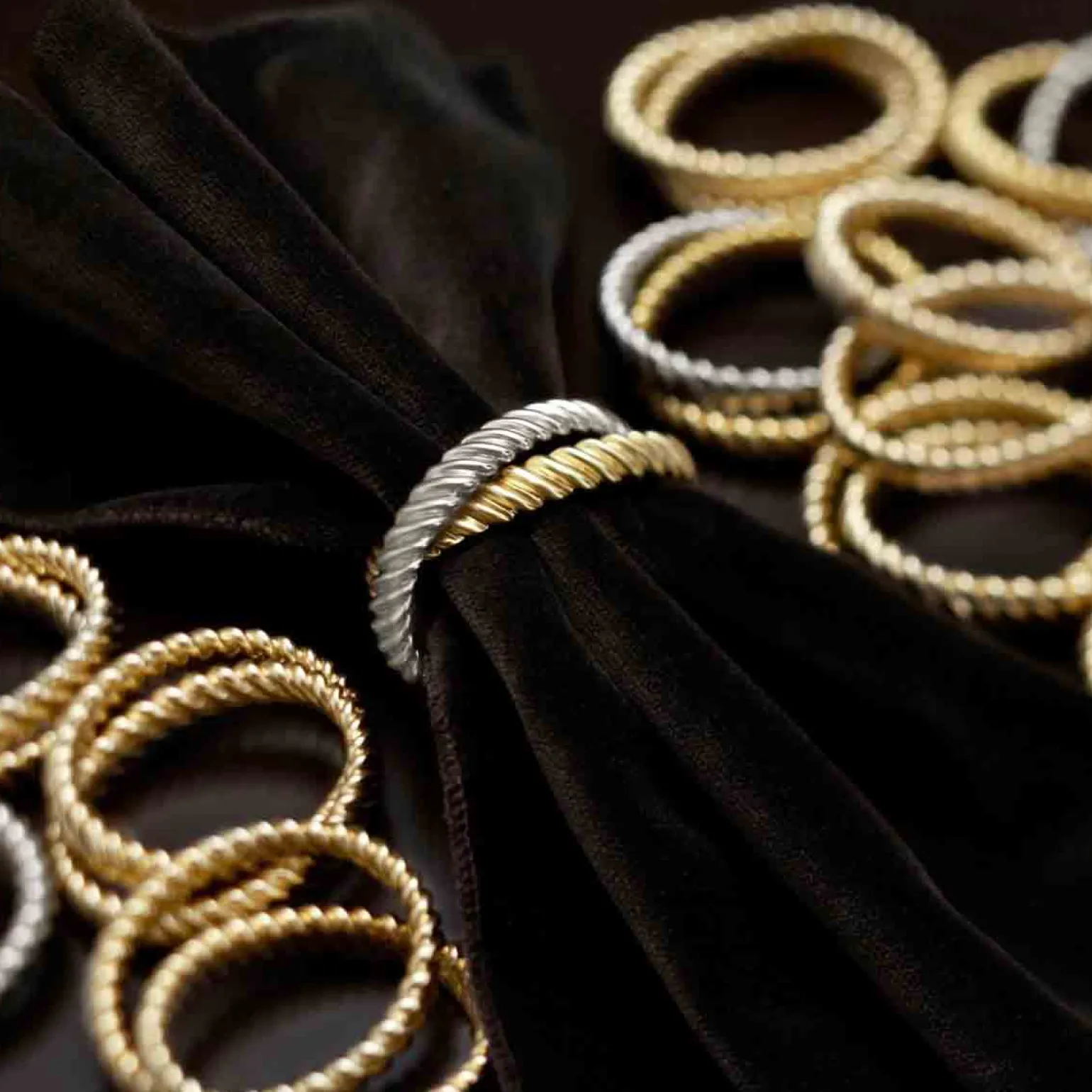 deco_twist_plated_napkin__1.webp Deco Twist Plated Napkin Ring - Set of 4