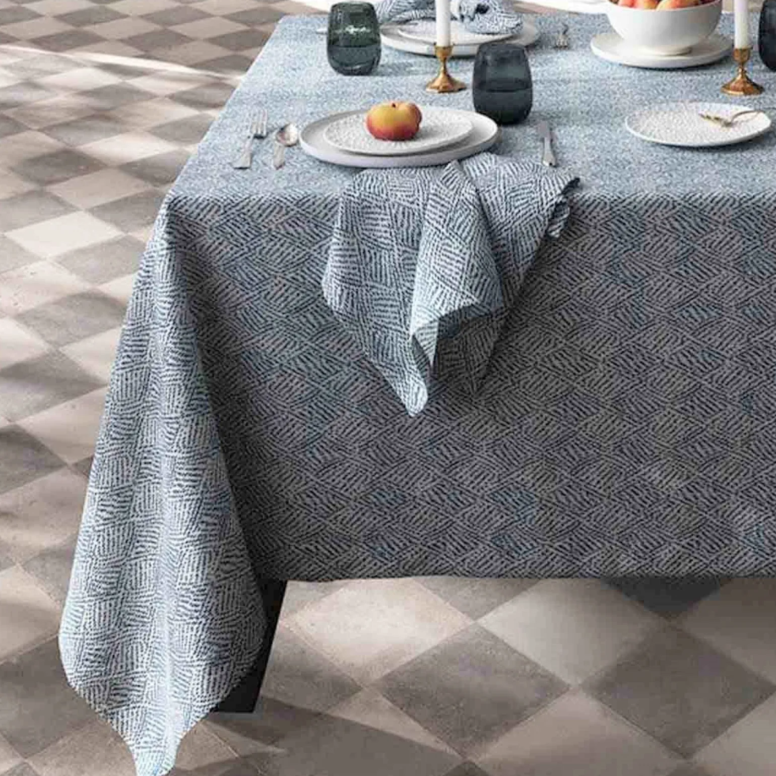 duma_diamond_tablecloth_1.webp Duma Diamond Tablecloth