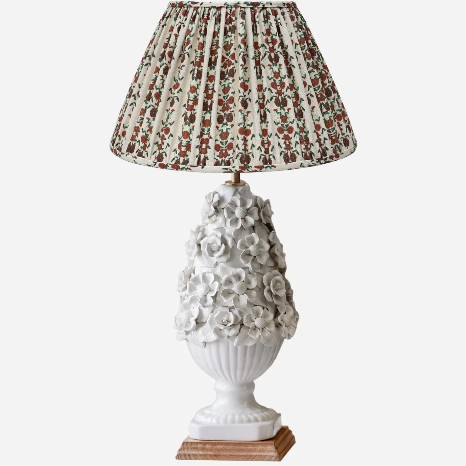 flora_white_lamp_1.webp Flora White Lamp