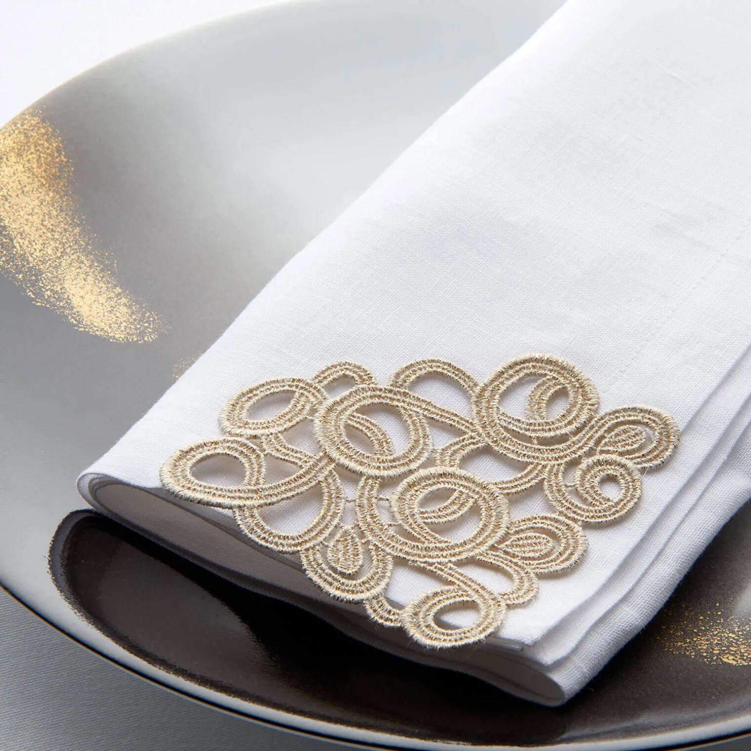 florence_gold_lace_corner_1.webp Florence Gold Lace Corner Napkin