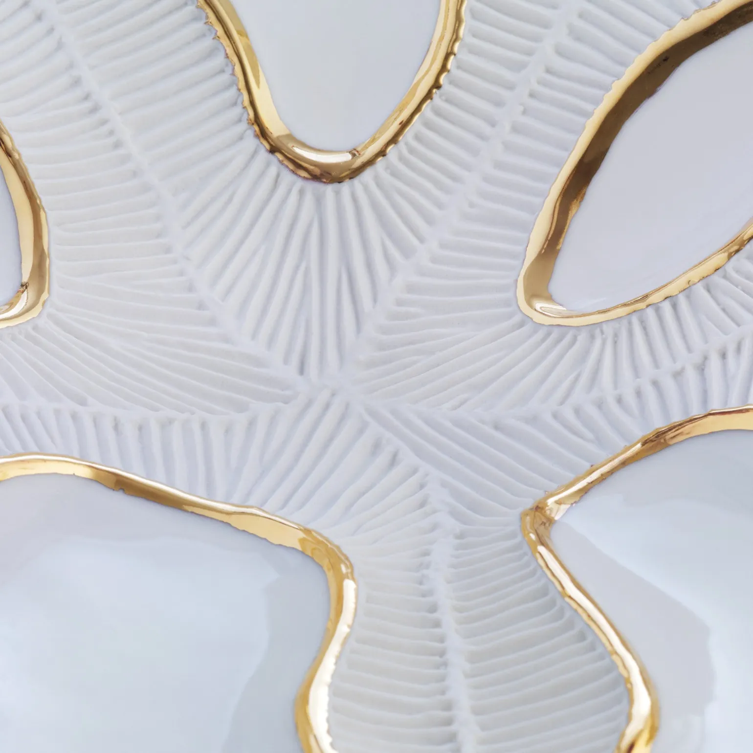 fossilia_gold_centerpiece_2.webp Fossilia Gold Centerpiece