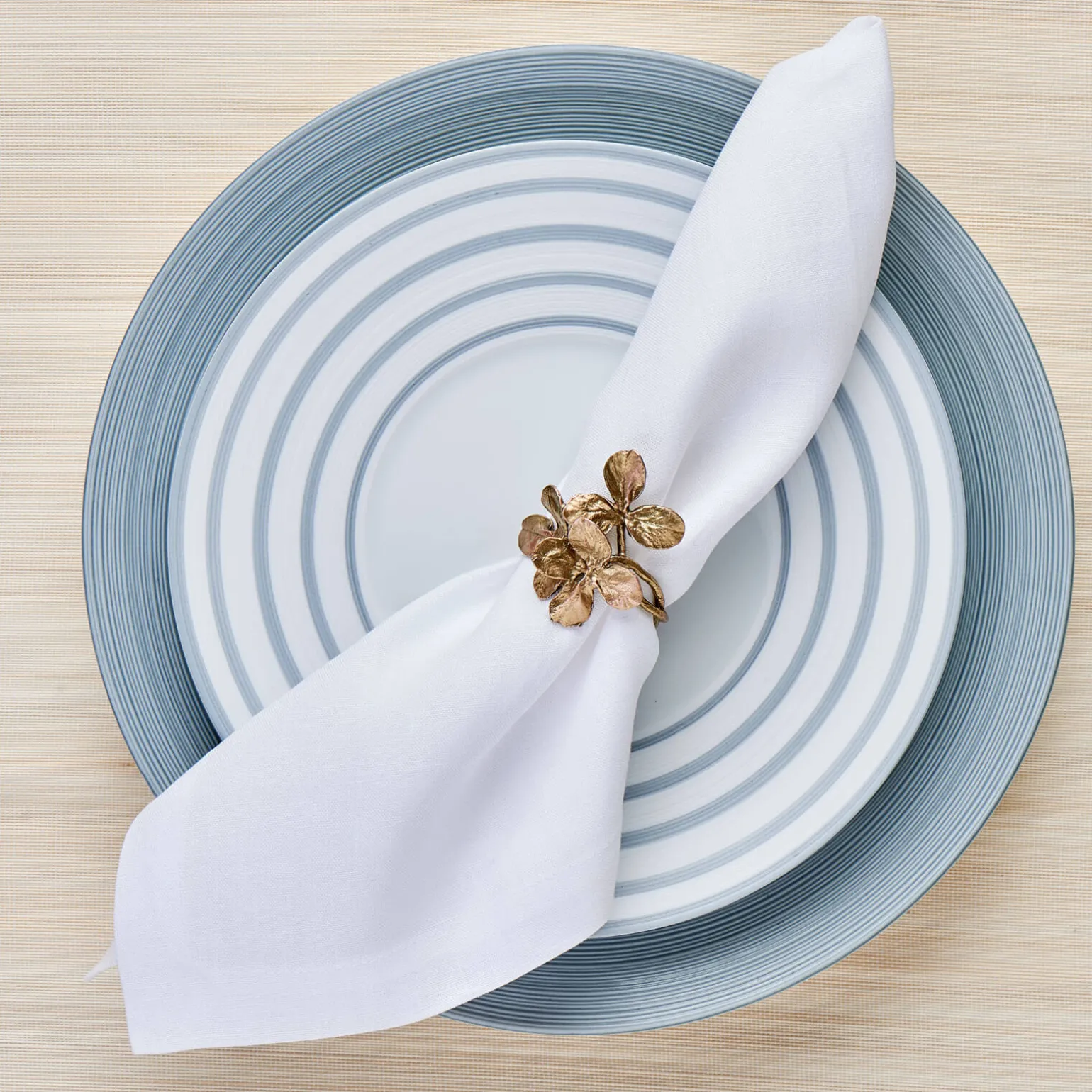 hmisphre_metallic_blue_st_1-1.webp Hémisphère Metallic Blue Striped Dessert Plate