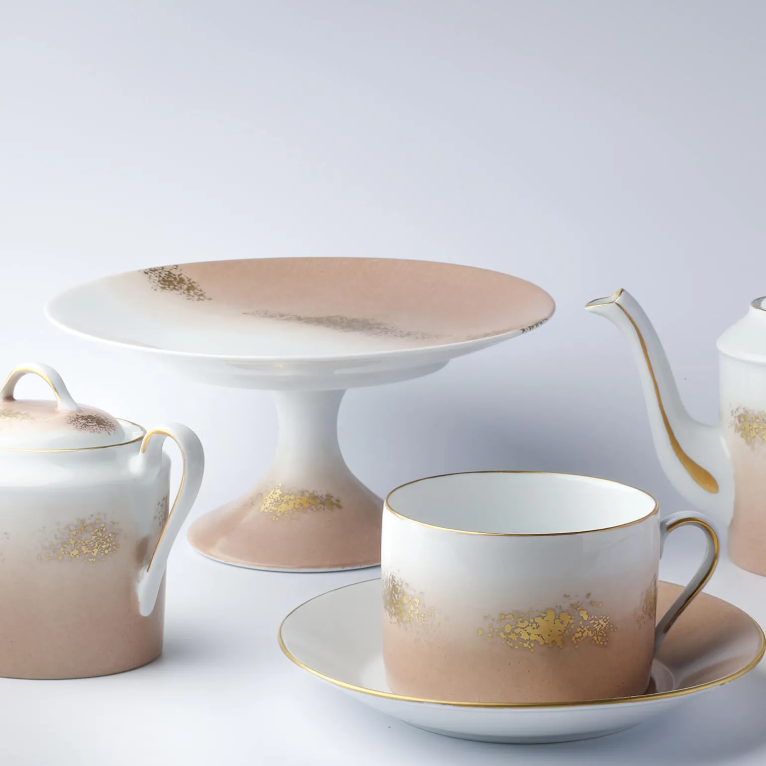horizon_large_cake_stand__2.webp Horizon Large Cake Stand Blush