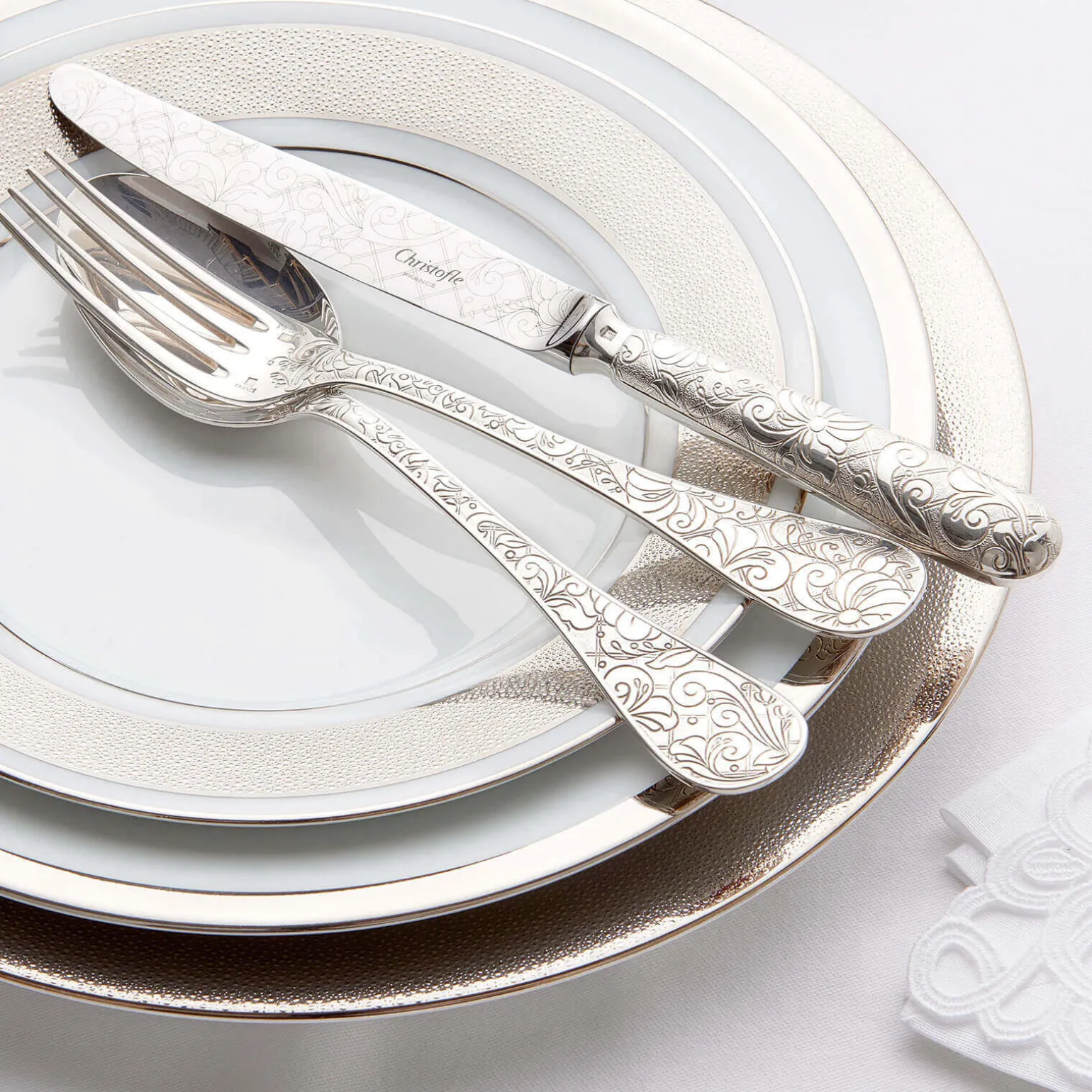 jardin_deden_piece_silver_1-1.webp Jardin d'Eden 48-Piece Silver Plated Canteen