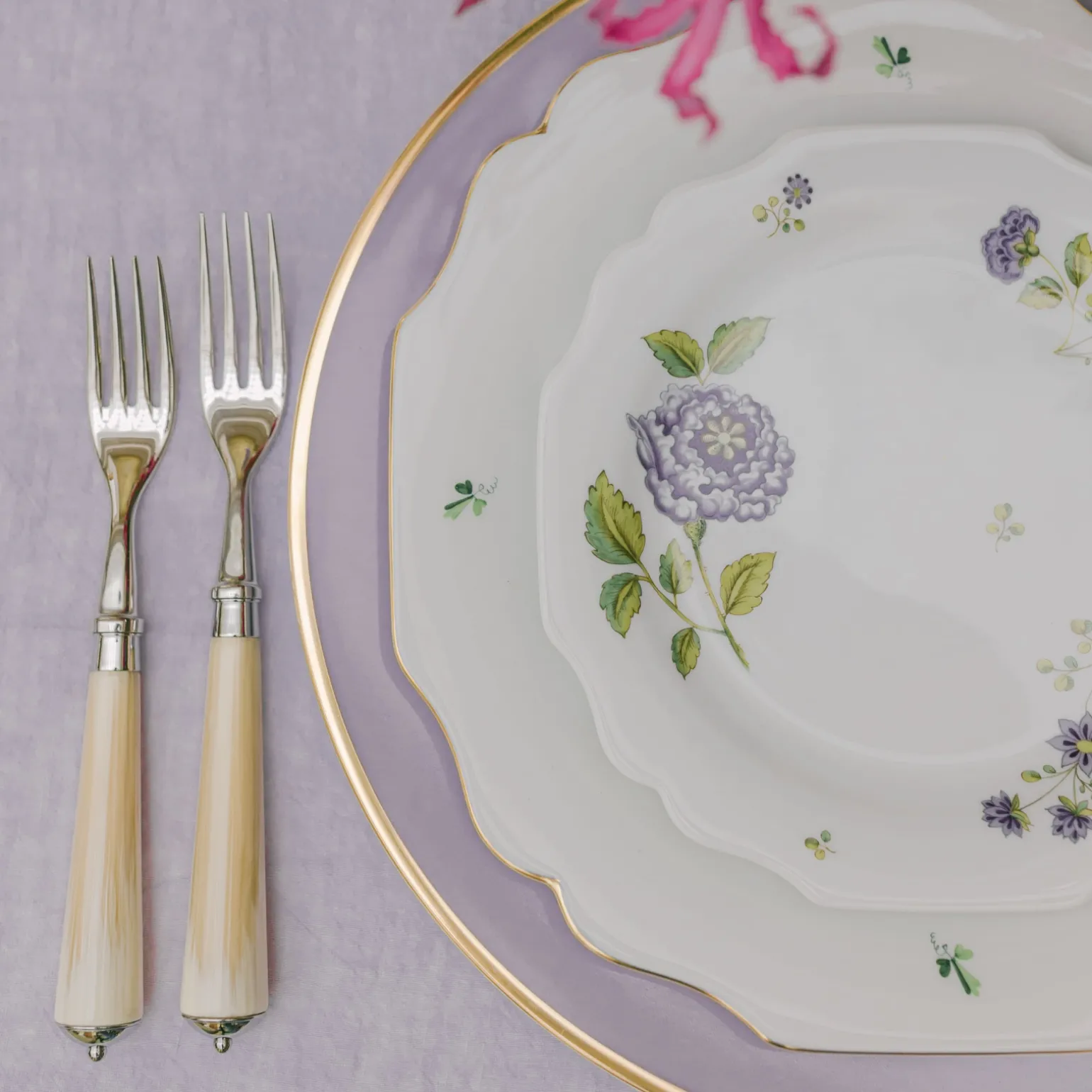 lilac_floral_bouquets_din_1.webp Lilac Floral Bouquets Dinner Plate - Peony