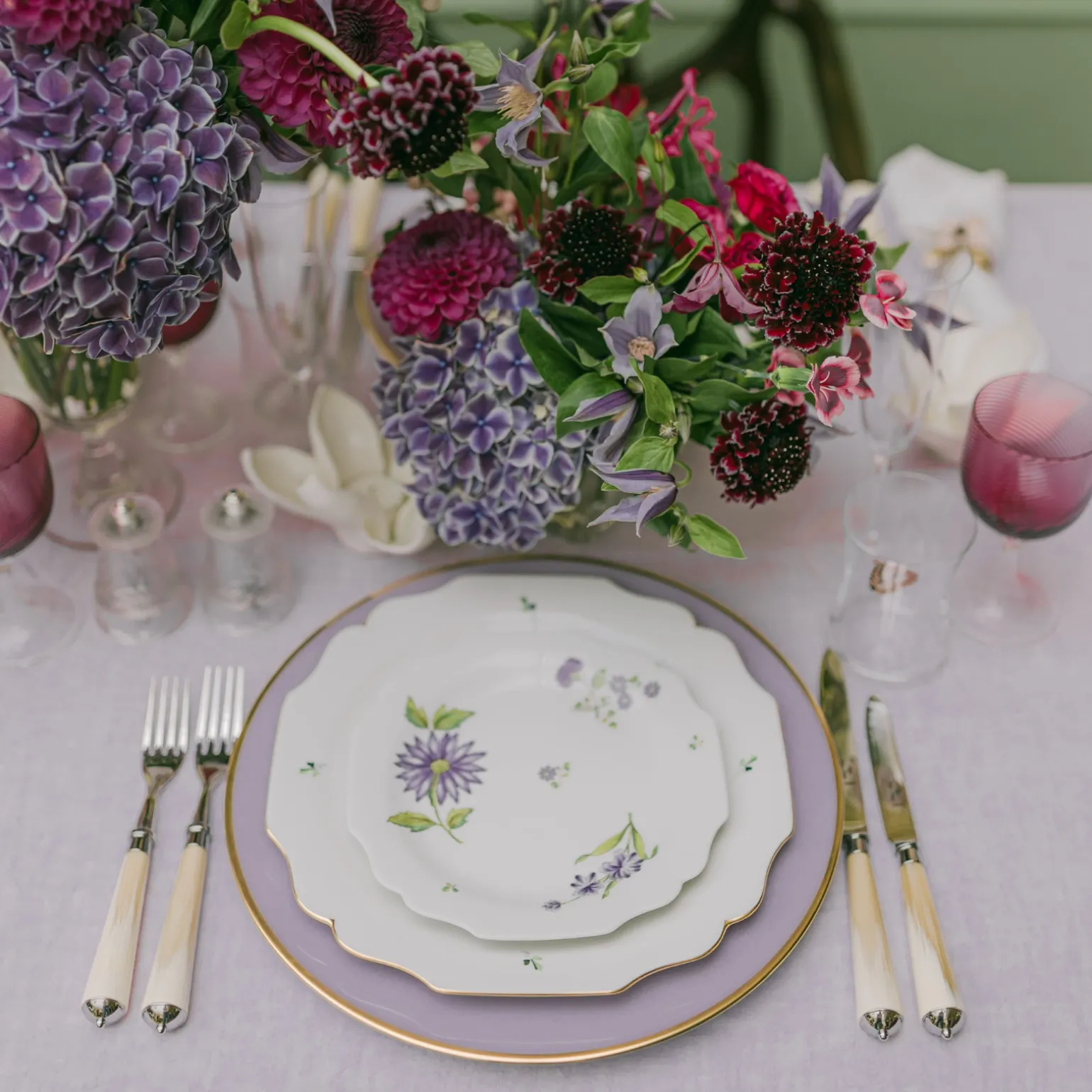 lilac_floral_bouquets_din_2.webp Lilac Floral Bouquets Dinner Plate - Peony