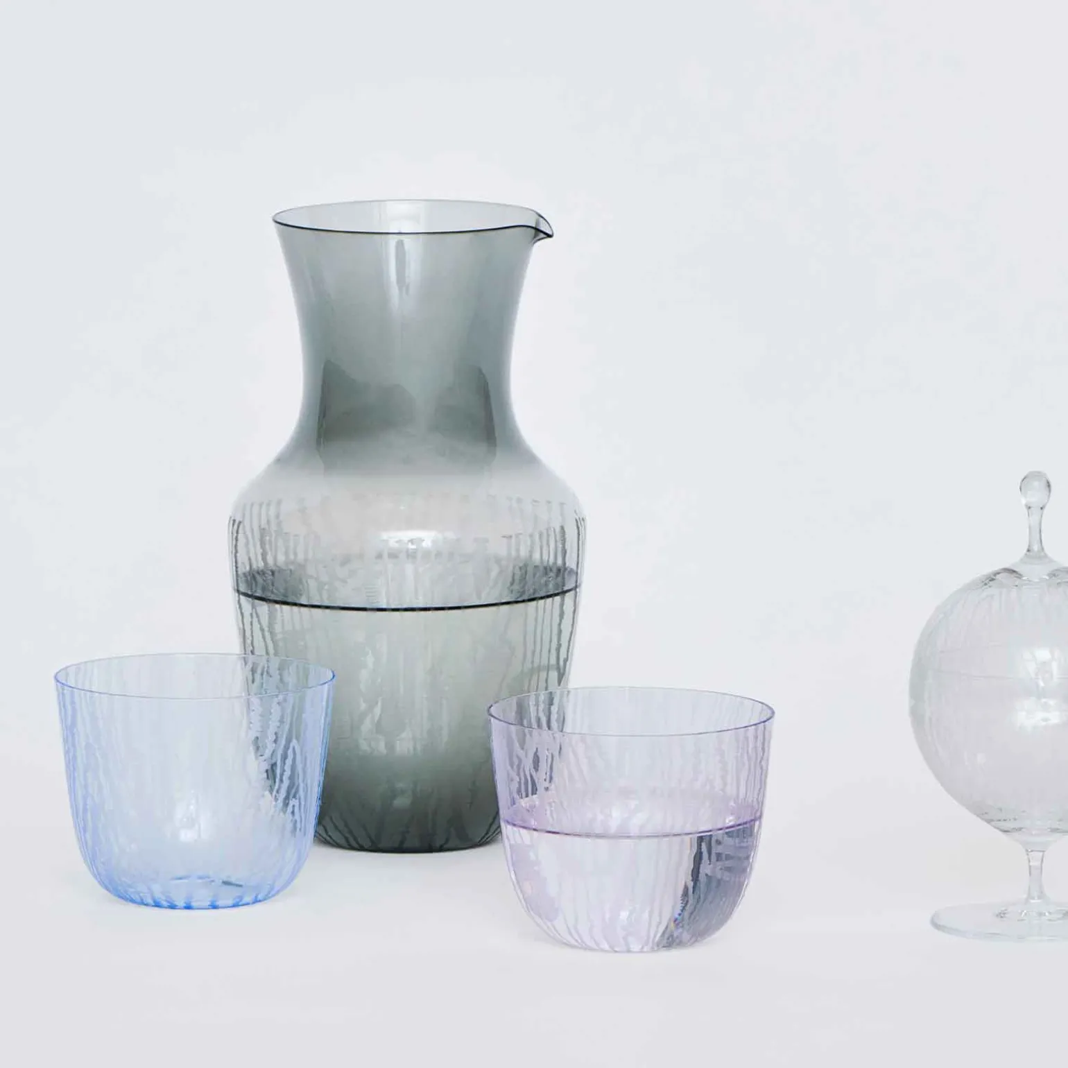 moir_carafe_amethyst_1.webp Moiré Carafe Amethyst