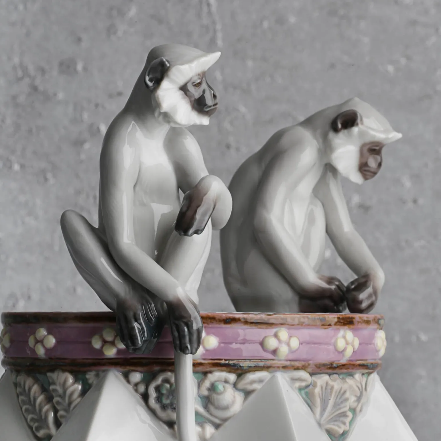 monkey_tall_vase_1.webp Monkey Tall Vase