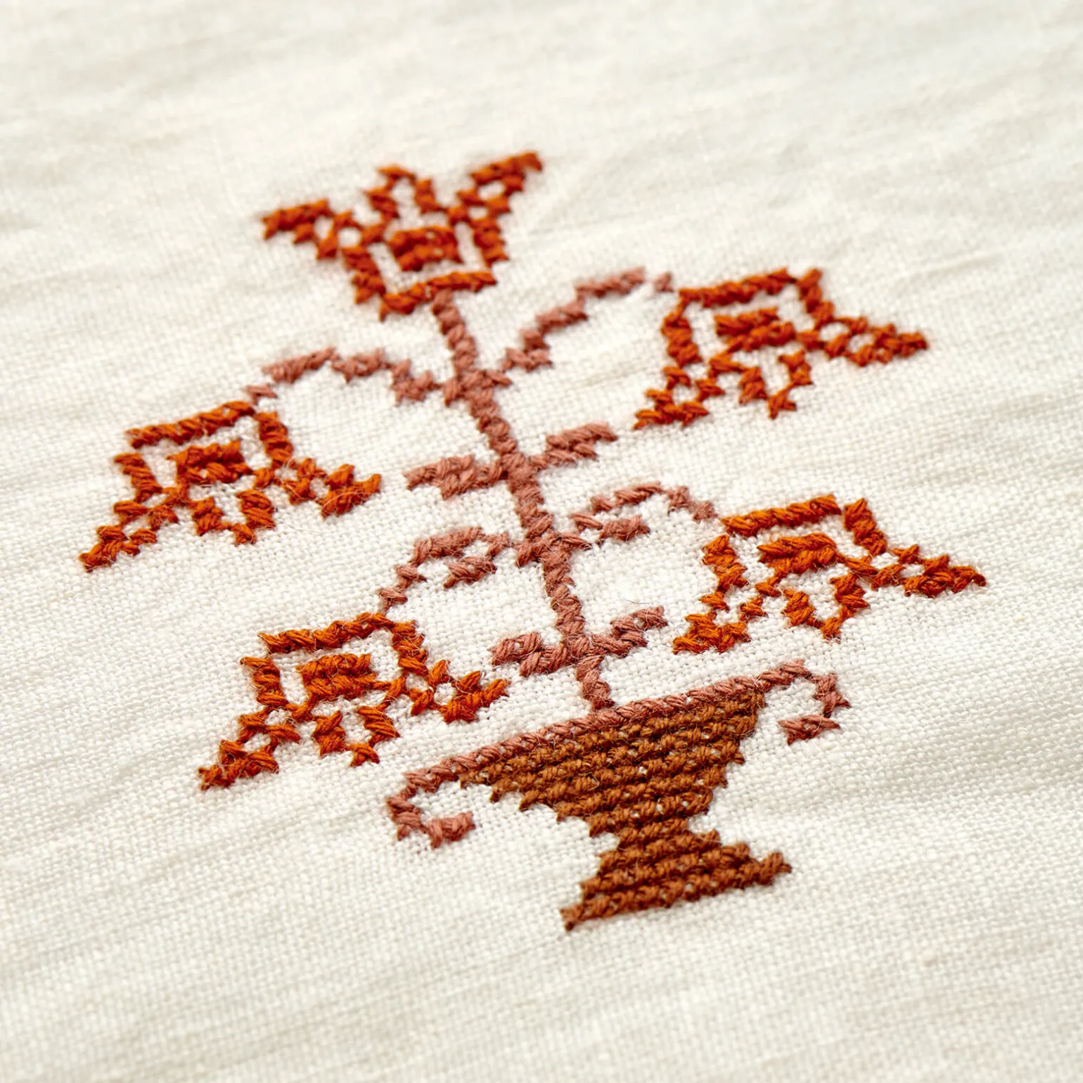 ottoman_handembroidered_t_3.webp Ottoman Hand-embroidered Tablecloth - Brown