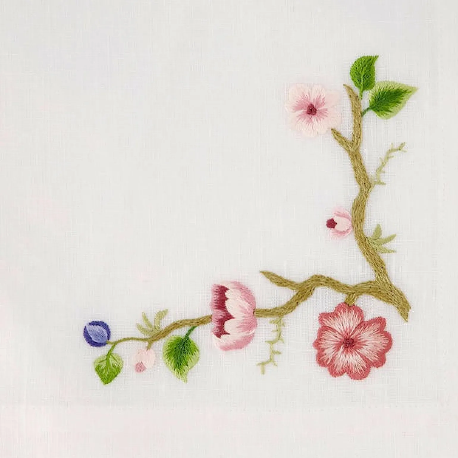rose_trellis_dinner_napki_2.webp Rose Trellis Dinner Napkin