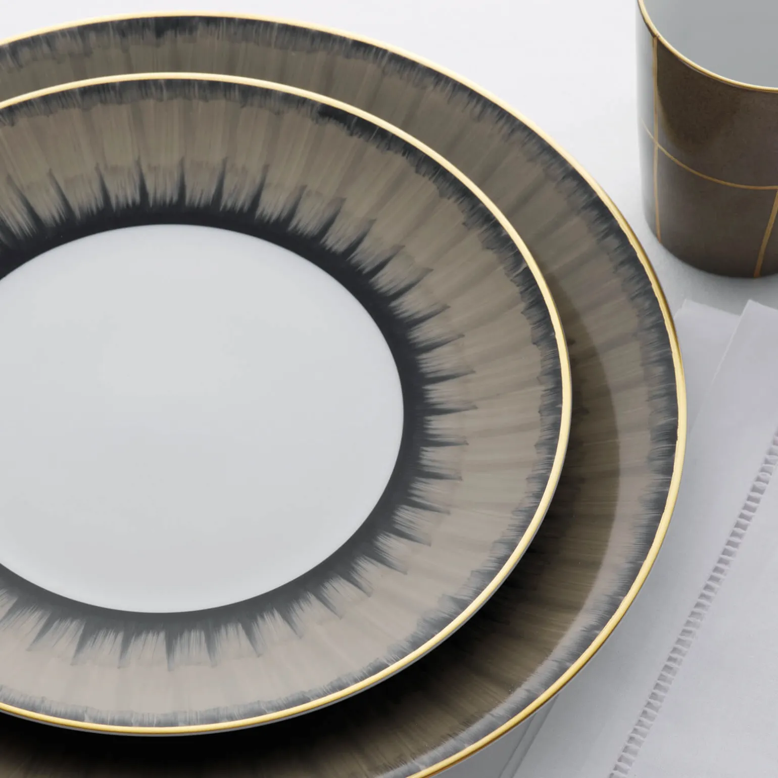 ruban_dinner_plate_1.webp Ruban Dinner Plate