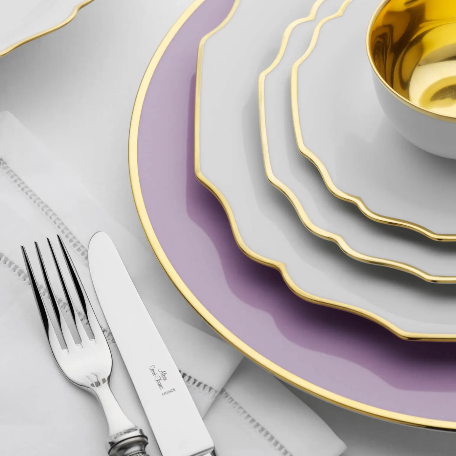 schubert_charger_plate_pa_1.webp Schubert Charger Plate Pale Lilac