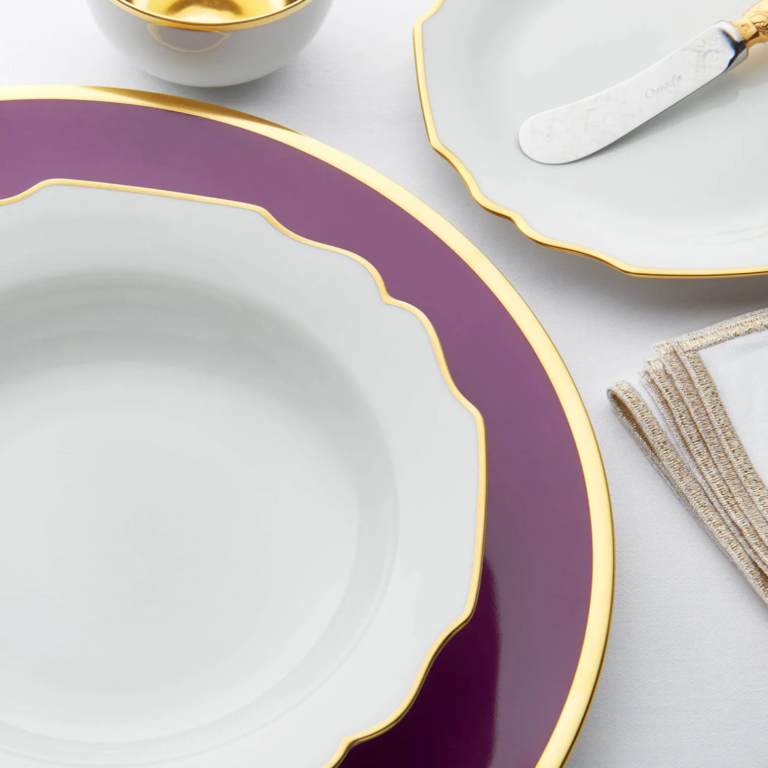 schubert_charger_plate_vi_1.webp Schubert Charger Plate Violet
