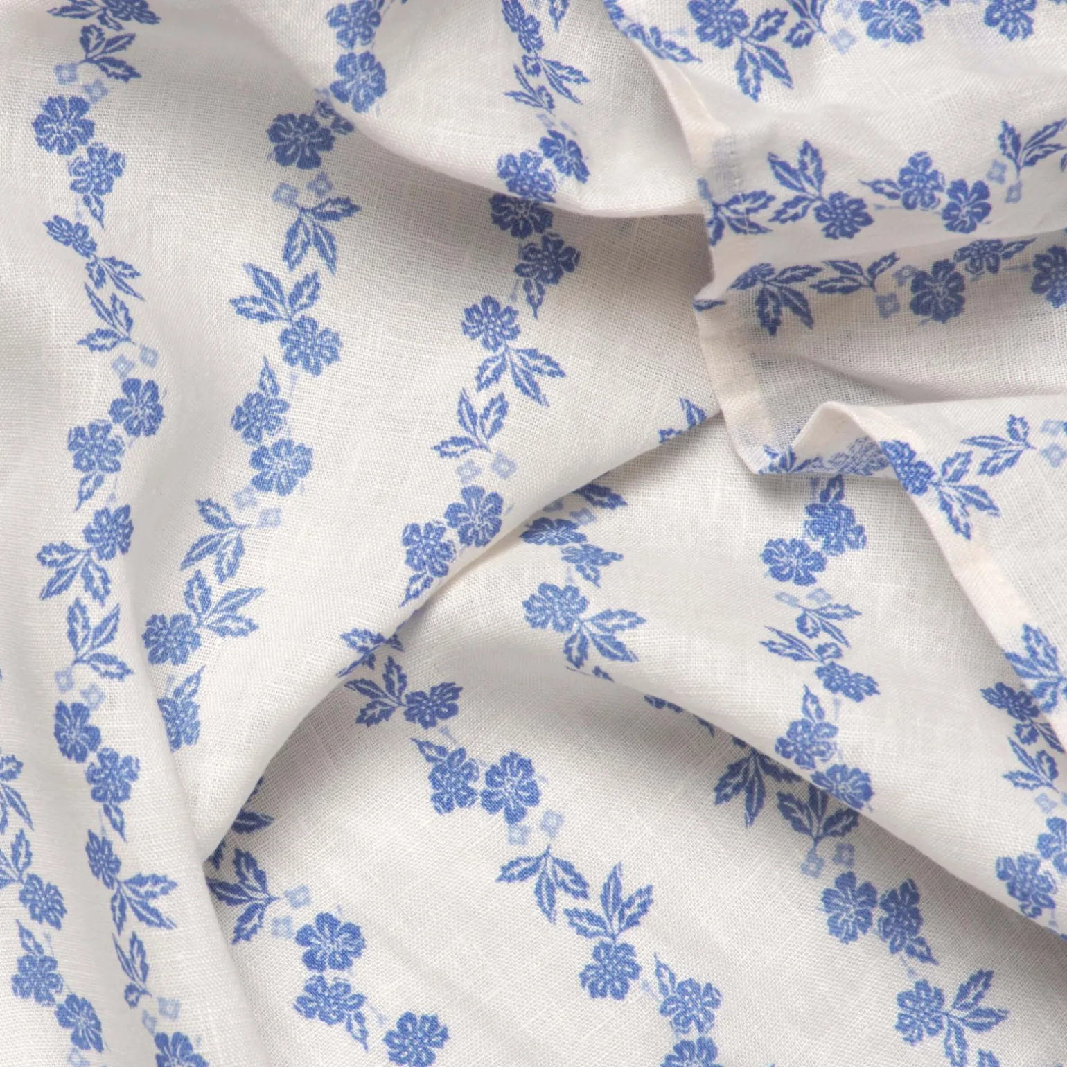 seppele_stripe_frill_tabl_2.webp Seppele Stripe Frill Tablecloth Cornflower