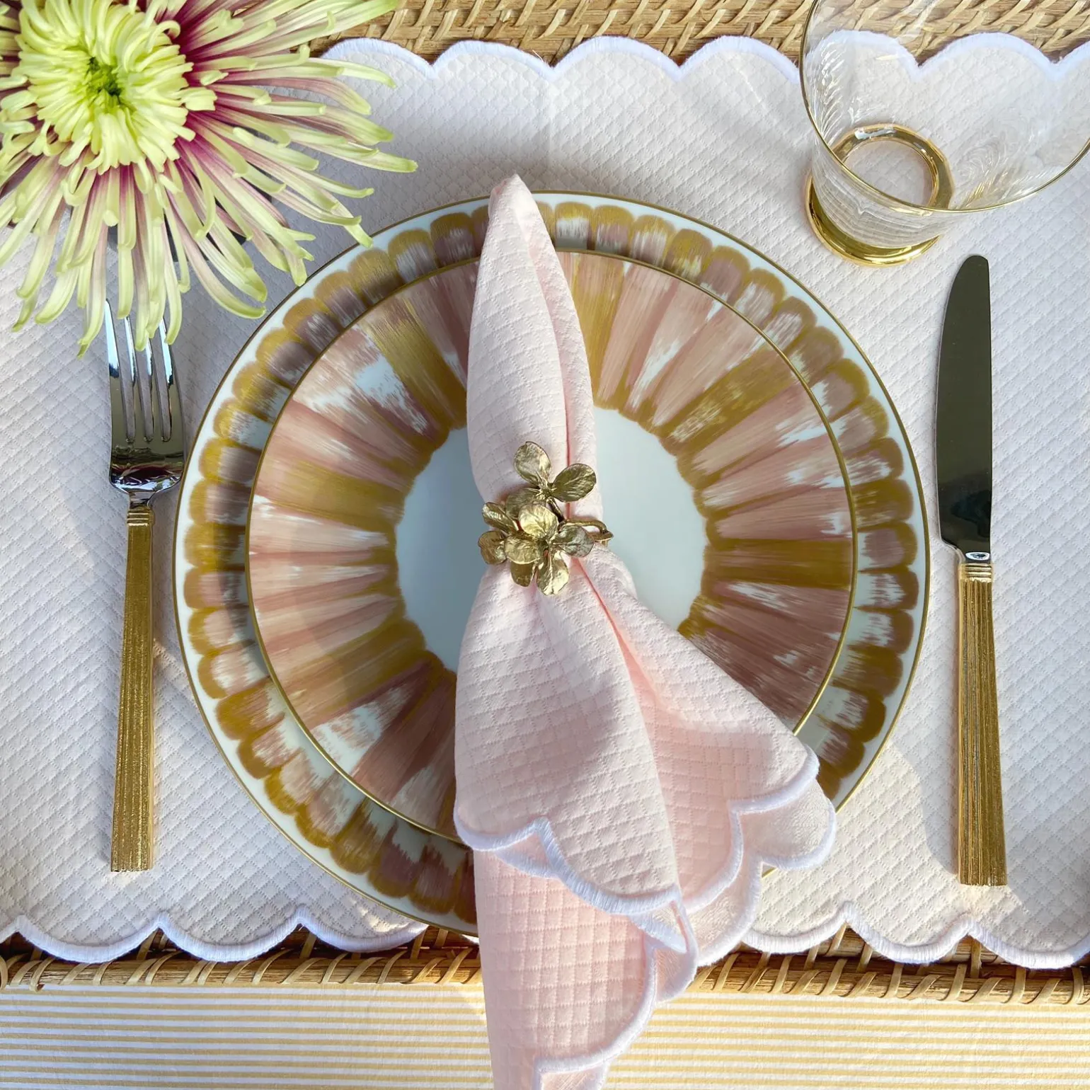 set_of_four_savannah_gard_1-2.webp Set of Four Savannah Gardens Pink Placemats
