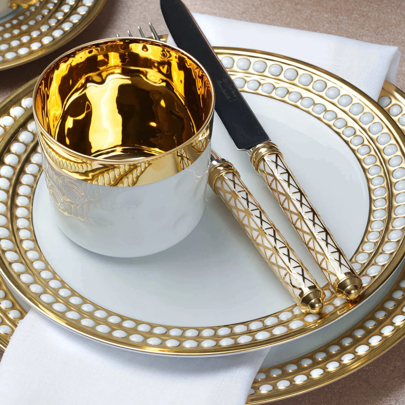 sip_of_gold_champagne_gob_1.webp Sip of Gold Champagne Goblet
