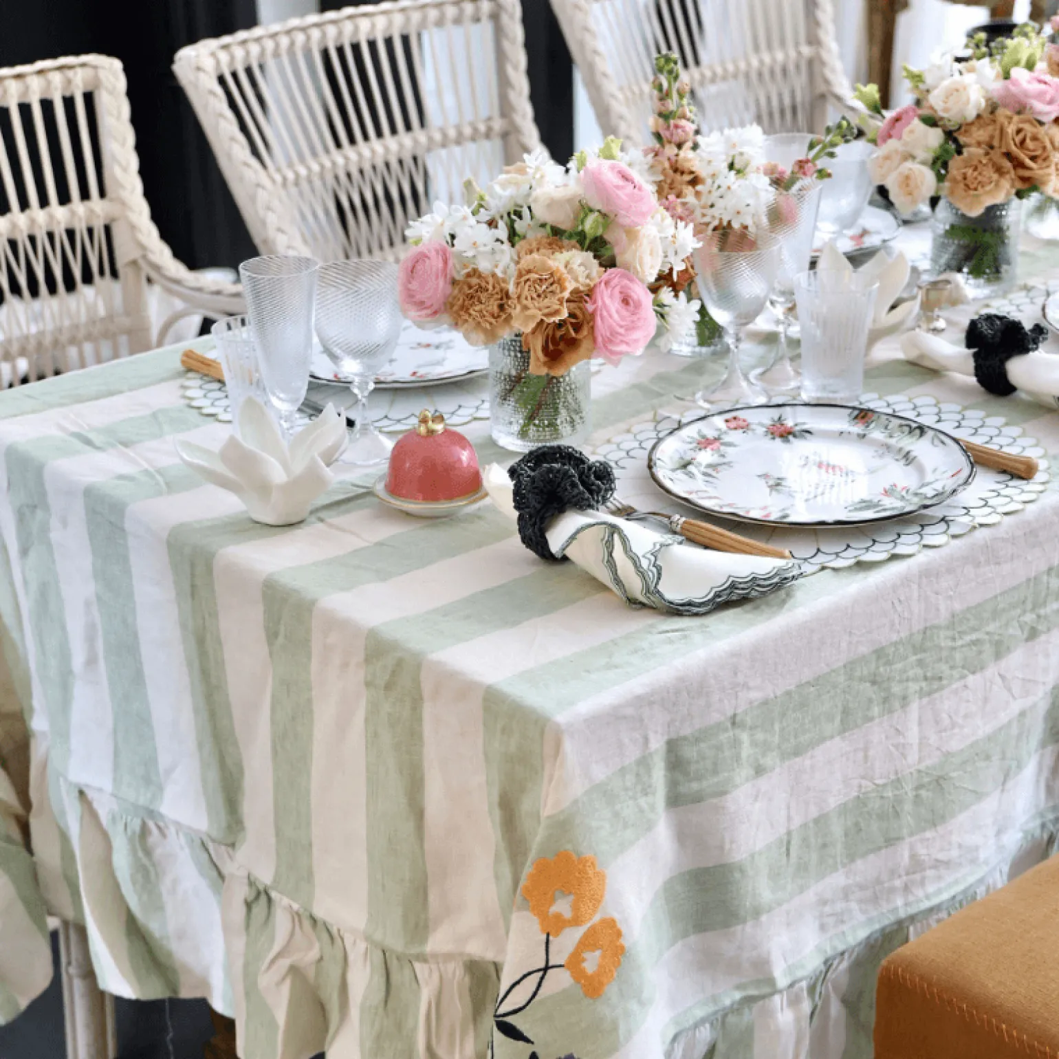 sirkus_stripe_embroidered_2.webp Sirkus Stripe Embroidered Frill Tablecloth Pistachio