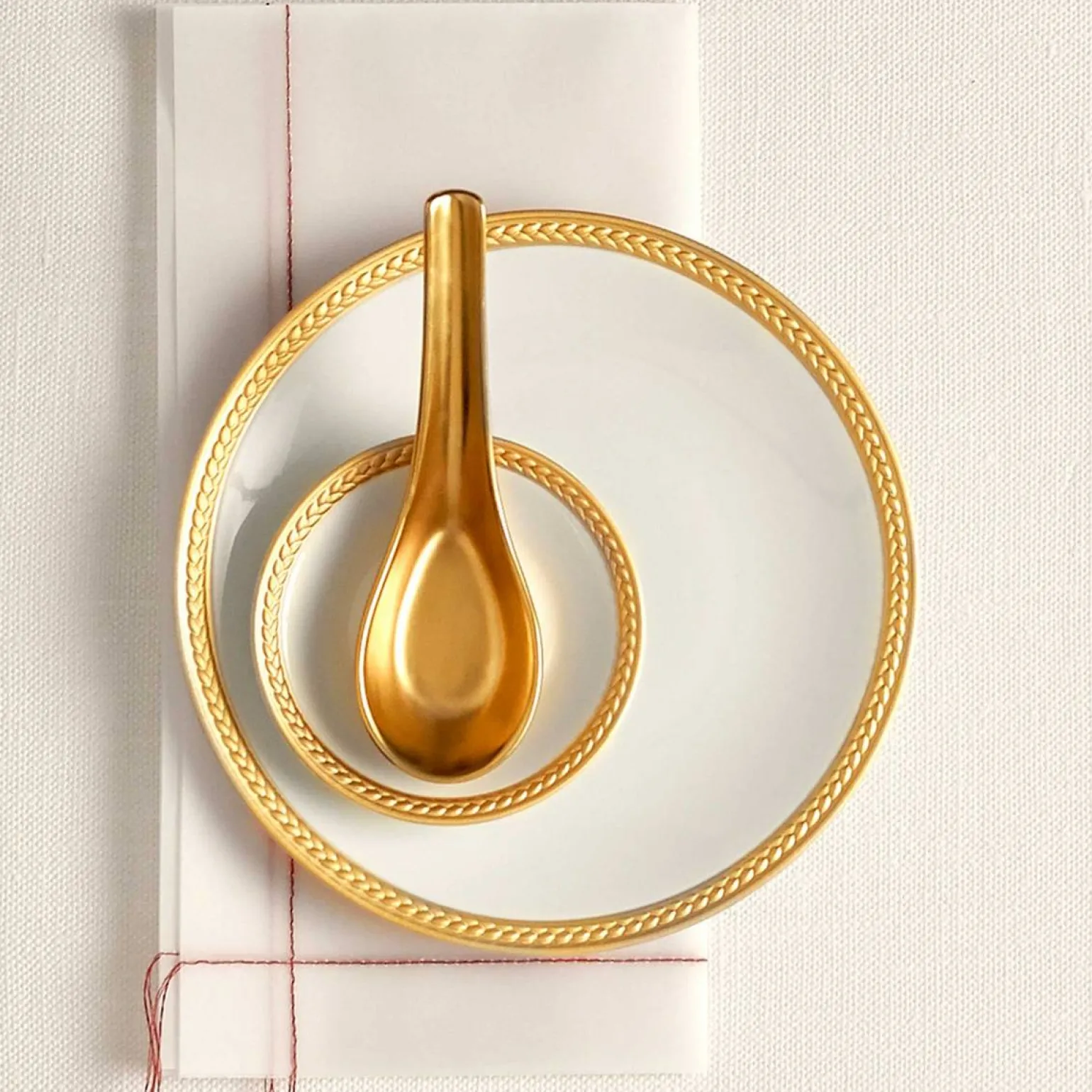 soie_tresse_gold_bread_pl_1.webp Soie Tressée Gold Bread Plate