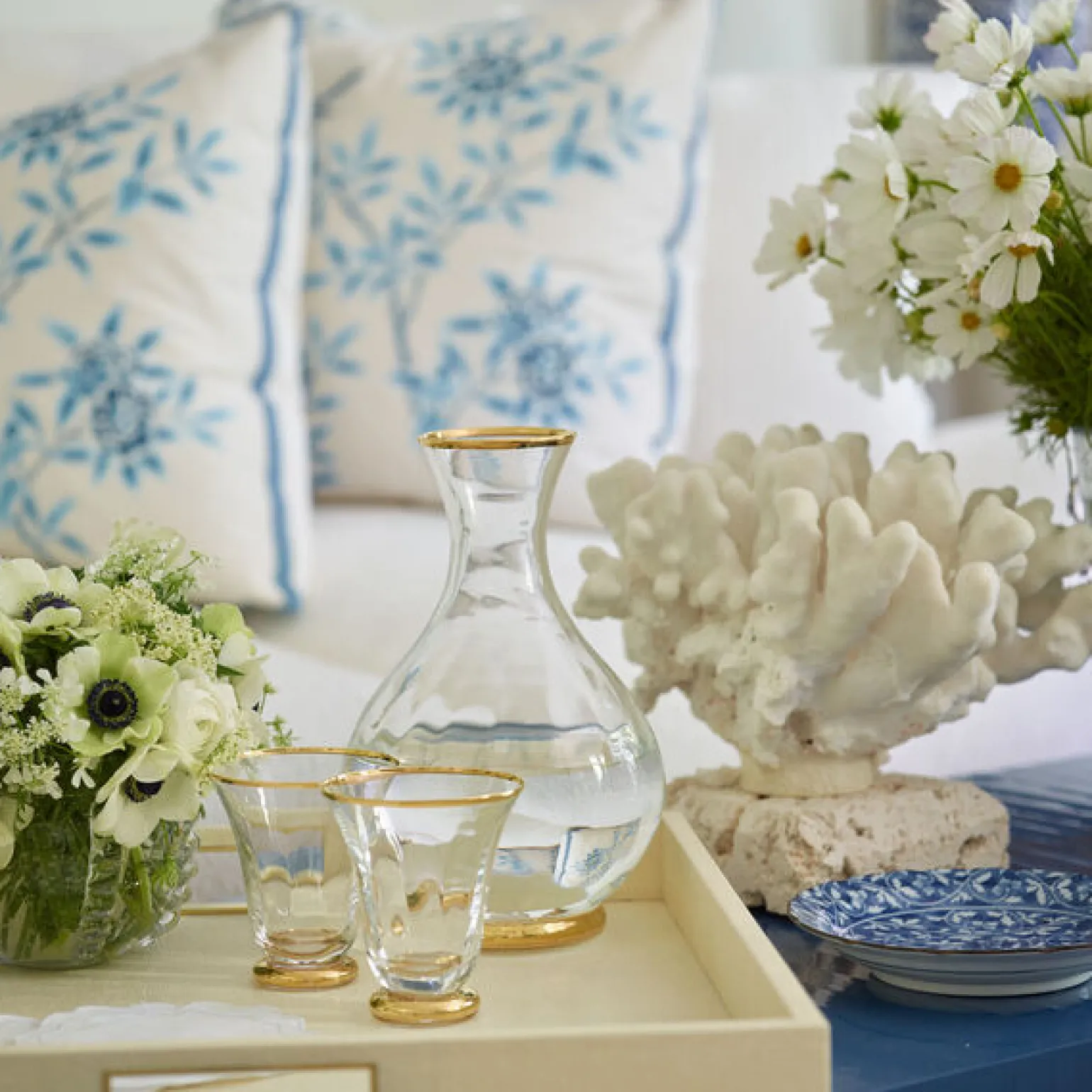 sophia_gold_rimmed_carafe_1.webp Sophia Gold Rimmed Carafe
