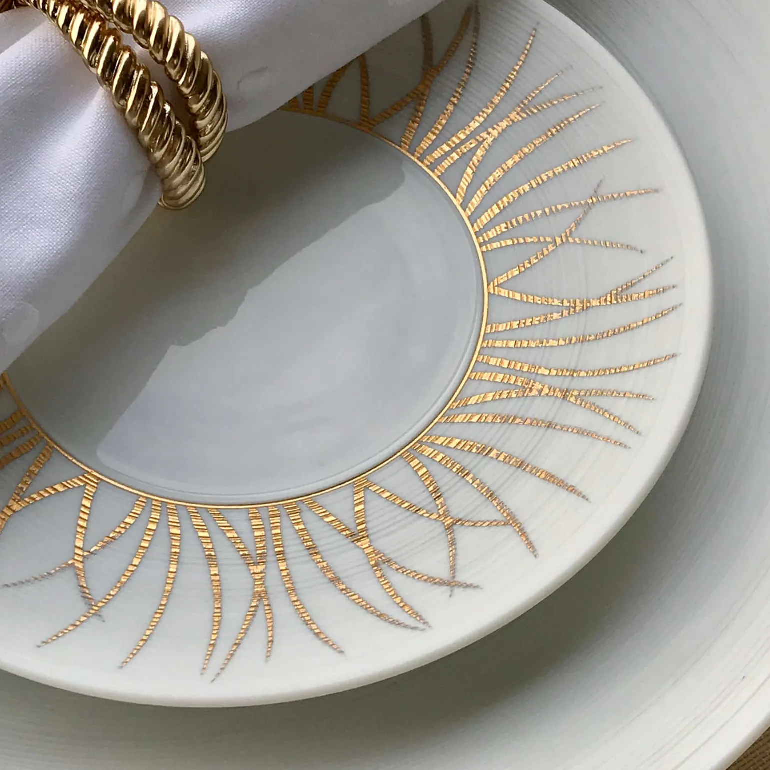 toundra_gold_dinner_plate_1.webp Toundra Gold Dinner Plate